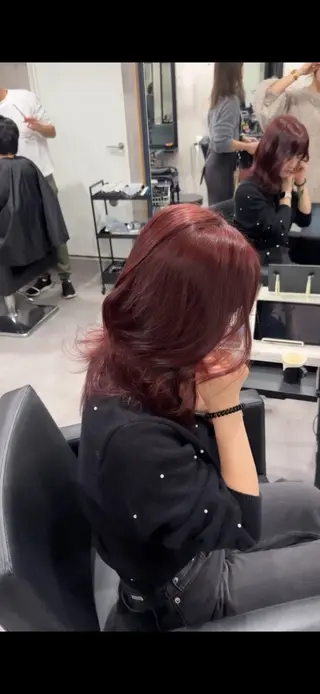 セミロング カラー _WHITE +南海難波所属・YUMI YUMIのヘアスタイル