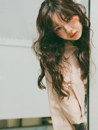 ロング 絹髪矯正/艶カラー /透明感/石田桃子のヘアスタイル