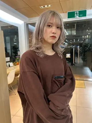 ロング 🍀透明感抜群🍀/ ハイトーンカラーのヘアスタイル