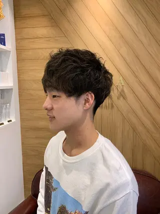 ショート パーマ メンズ 鈴村 大介のヘアスタイル