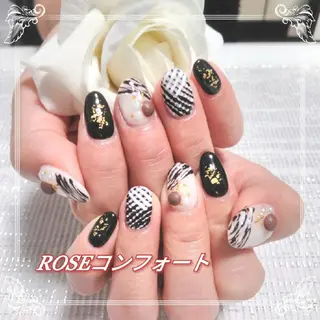 ネイル エステとネイル ローズコンフォートのネイルデザイン