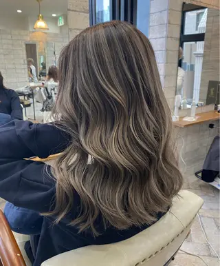 ロング カラー パーマ ヘアアレンジ メンズ キッズ ネイル マツエク・マツパ ハイライト、レイヤー カット/西梅田/中西のヘアスタイル