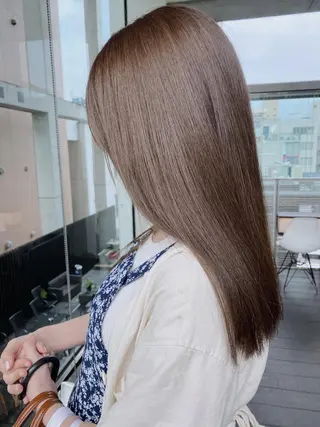 セミロング カラー Living所属・ヨシモトリョウ 髪質改善/美髪のヘアスタイル