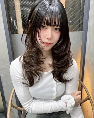 セミロング maya レイヤーカットのヘアスタイル