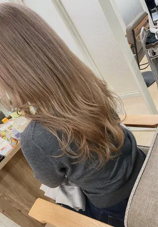ロング カラー REM所属・渋谷 とまとのヘアスタイル