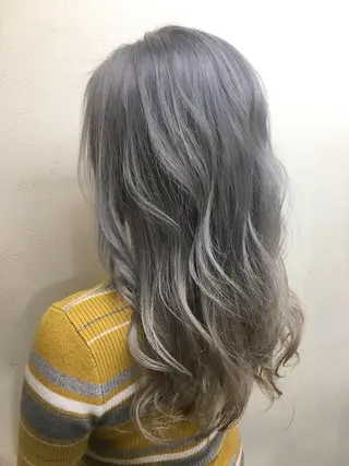 カラー 工藤 綾華のヘアスタイル