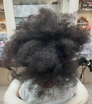 セミロング 縮毛矯正専門店　美容室ハース所属・ウィリアム シュウのヘアスタイル