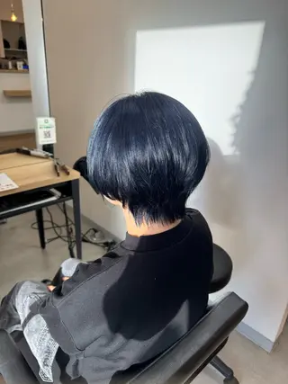 ショート カラー 坂田 優子のヘアスタイル