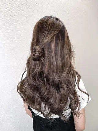 ロング アンダーバーホワイト 堺東店のヘアスタイル