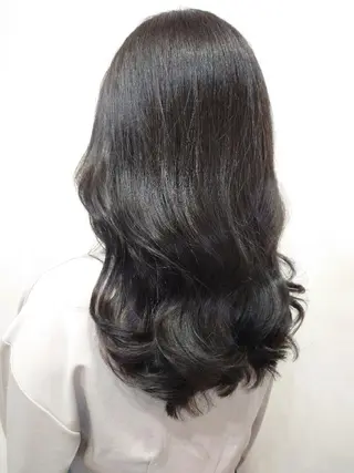 セミロング ブリーチ／ 髪質改善／ＲＹＯのヘアスタイル