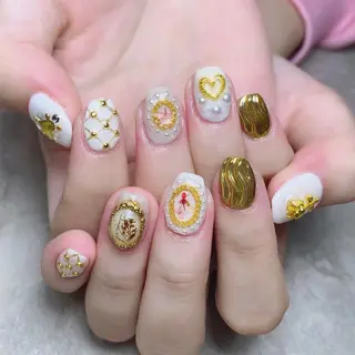 ネイル 🦋 Queenieのネイルデザイン