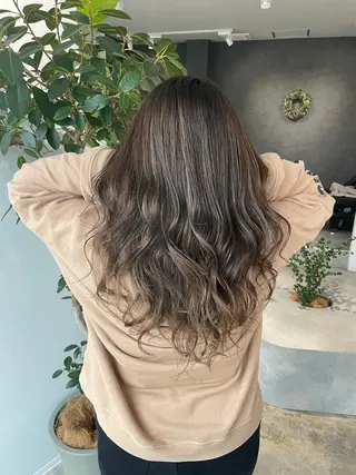 ロング 岸川 恭子のヘアスタイル