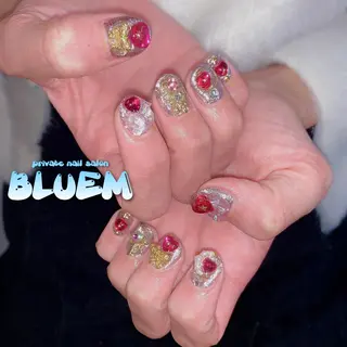 ネイル BLUEM なな🐶のネイルデザイン