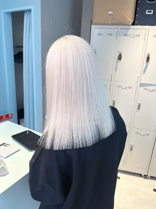 セミロング カラー 🪄池袋ハイトーン 🪄ブリーチカラーのヘアスタイル