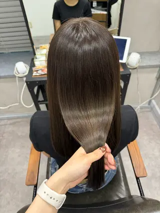 セミロング NAVY／airi 完全完結型個室サロンのヘアスタイル