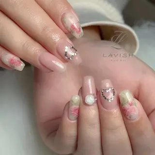 ネイル LAVISH nanamiのネイルデザイン