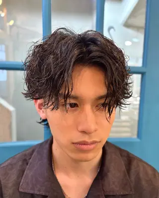 パーマ メンズ ショート、韓国メンズ ヘアのかつらぎのヘアスタイル