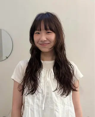 ロング パーマ 佐川 寧音のヘアスタイル