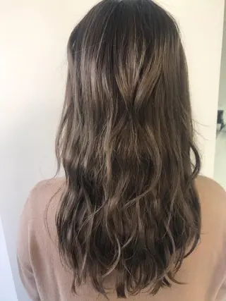 ロング カラー 米良 志織のヘアスタイル