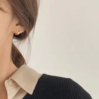 セミロング 久力琴音''透明感 カラー''アレンジのヘアスタイル