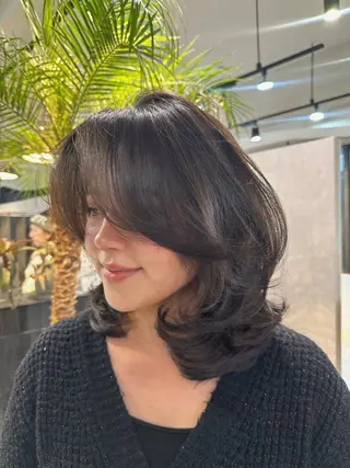 ミディアム 足立 采弥のヘアスタイル