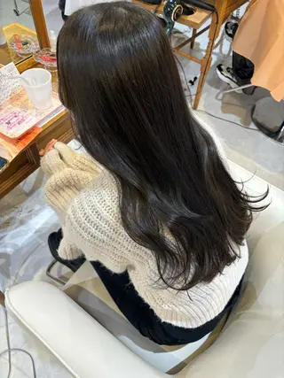 ロング カラー 山﨑 まなかのヘアスタイル
