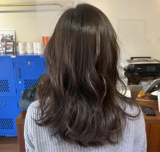 セミロング カラー イシイ ハルナ 🤍のヘアスタイル