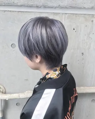 ショート カラー シンプル+αな デザインを 松崎陸のヘアスタイル