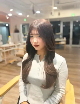 ロング カラー yuzua/透明感 /レイヤー/縮毛矯正のヘアスタイル