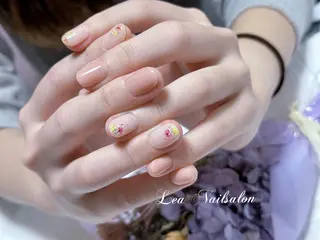 ショート カラー ネイル Lea NAILsalon所属・Le’a NailSalonのネイルデザイン