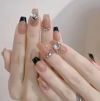 ネイル Queens テイのネイルデザイン