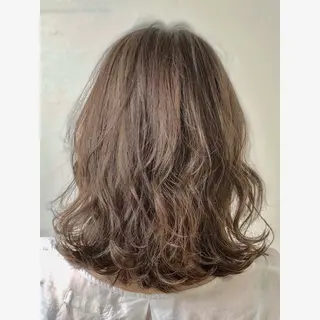 ミディアム カラー KIZU 髪質改善 怪談を語る美容師のヘアスタイル