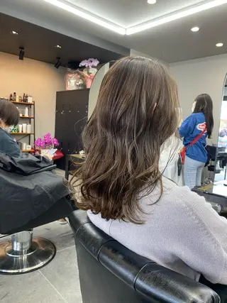 セミロング maco 艶感ハイトーン🦋のヘアスタイル