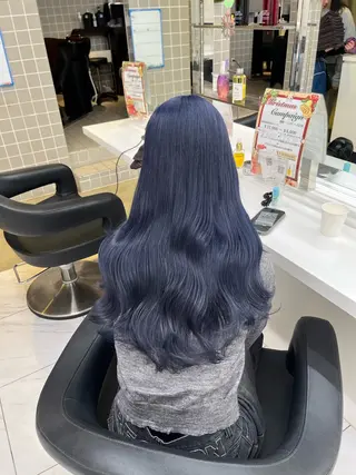 セミロング 寒色＆ブリーチ特化 寒色MiOのヘアスタイル