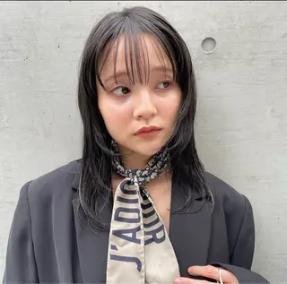 セミロング ミルクティー× グレージュMOMOのヘアスタイル