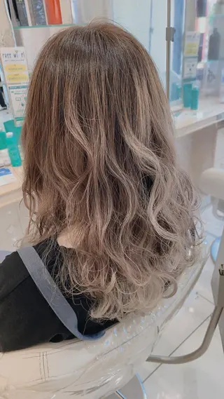 ロング カラー 鈴木 華枝のヘアスタイル