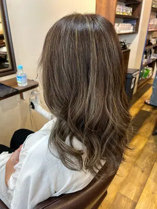 セミロング カラー canonart上田 里恵のヘアスタイル