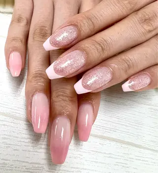 ネイル マハロネイルサロン横浜店所属・吉田 里菜のネイルデザイン