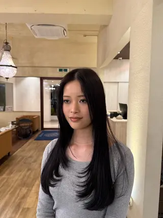 ロング MAHAE 廣瀬のヘアスタイル