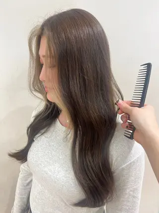 ロング カラー 荒川 三希のヘアスタイル