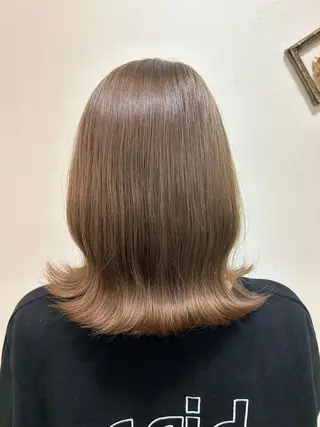 ミディアム カラー 拝頭　奈枝 Beretのヘアスタイル