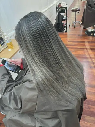 ロング カラー ヘアアレンジ グランルッソ所属・岡山× バレイヤージュカラーのヘアスタイル