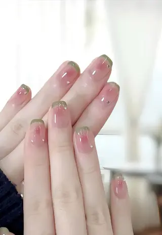 ネイル pink ladyサロン所属・べ にのネイルデザイン