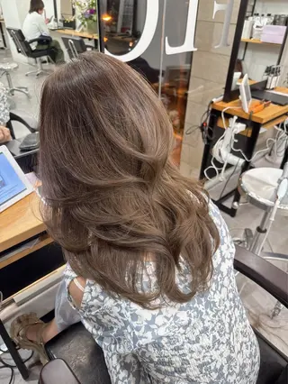 ロング kiti SAKAE所属・のり/顔まわり/韓国 /レイヤーカットのヘアスタイル