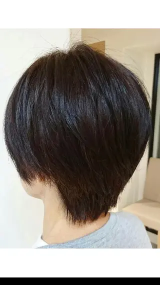 ショート カラー 透明感ハイライト◎ 伊藤夏海のヘアスタイル