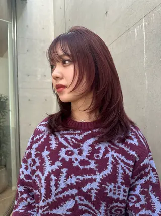 ミディアム レイヤーカット 透明感カラーのヘアスタイル