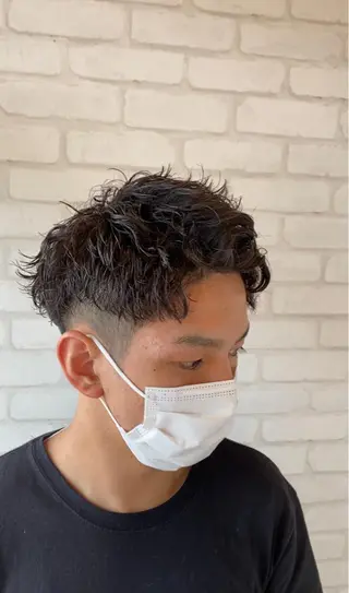 パーマ メンズ 尾崎 優也のヘアスタイル