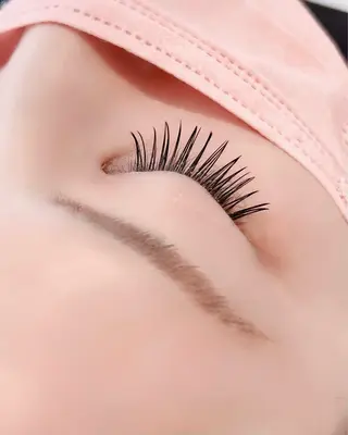 マツエク・マツパ Bivi by BHEL所属・桑名｜アイラッシュ ikumiの眉毛・アイブロウイメージ