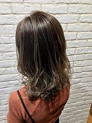 ミディアム カラー UMEDA FIGAROのヘアスタイル