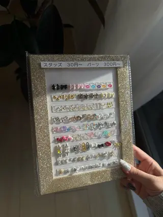 ネイル private salon Aola所属・TSUKI 🩶のネイルデザイン